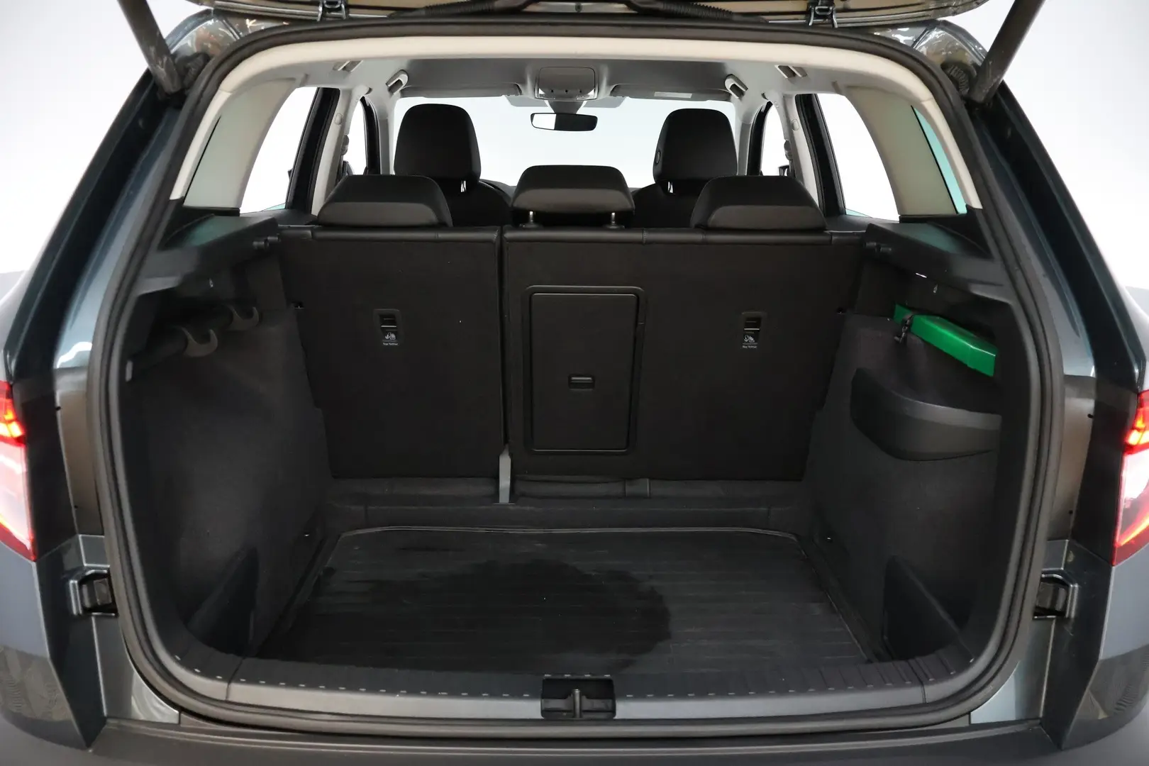Car Image - 4Go0dQAwKBAvxrYWFR1efm
