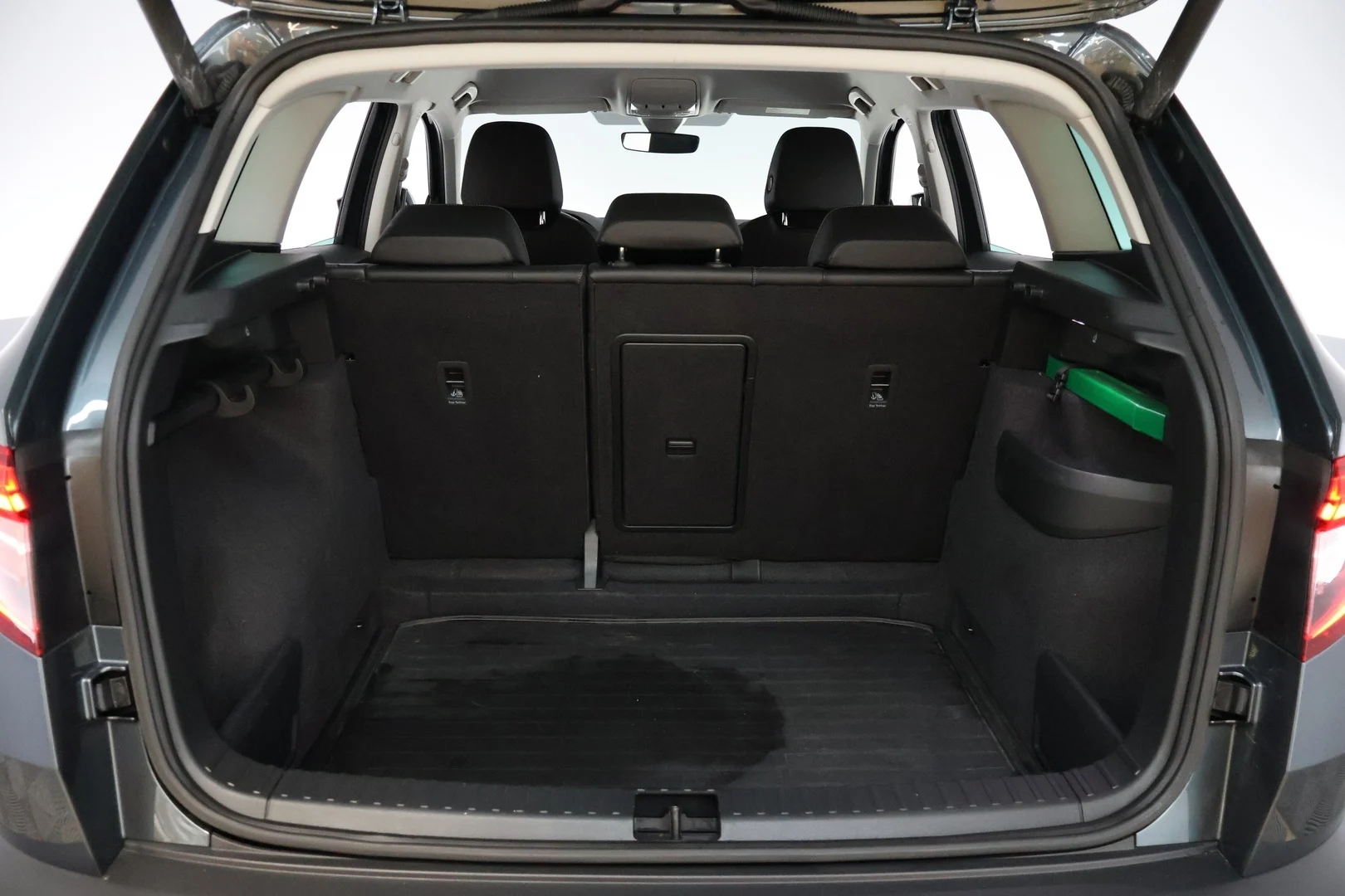 Car Image - 4Go0dQAwKBAvxrYWFR1efm