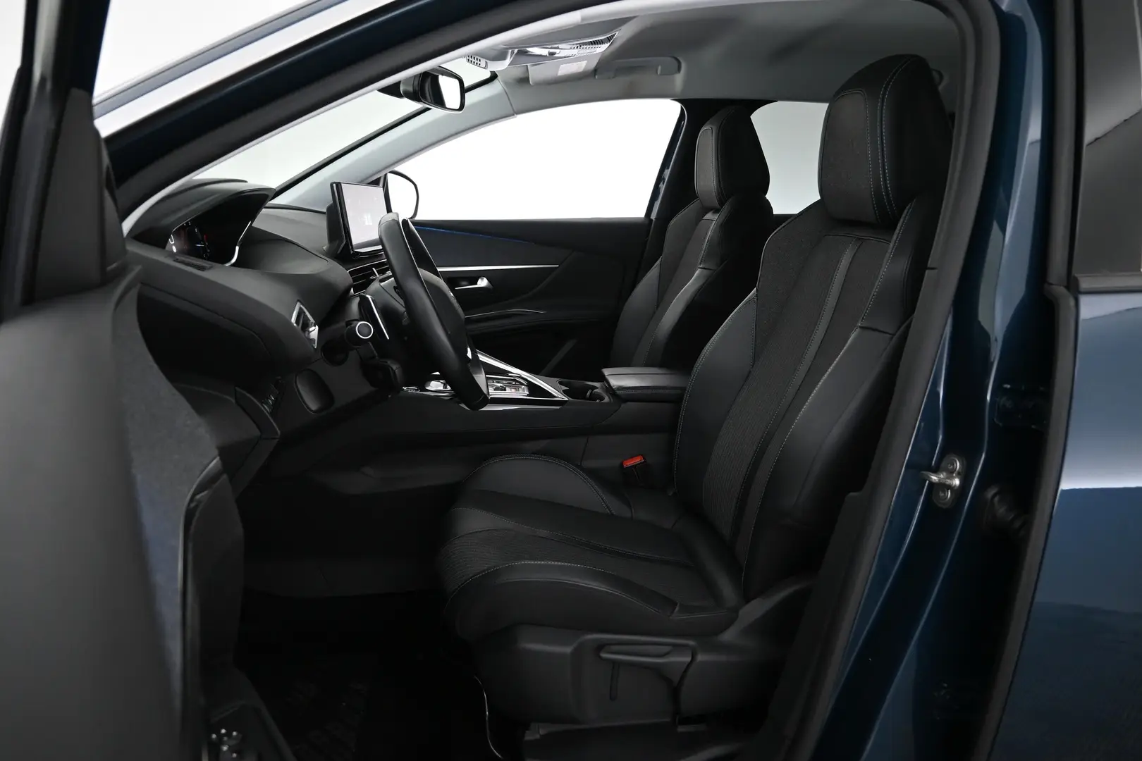Car Image - 3R0En8F9nL2cBXsMDIMh8N