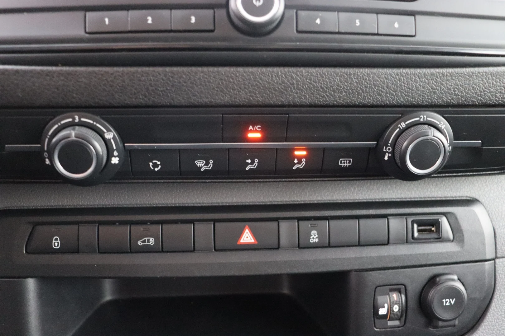 Car Image - 2Uc8mTvwV50AUd4YVtIEWT