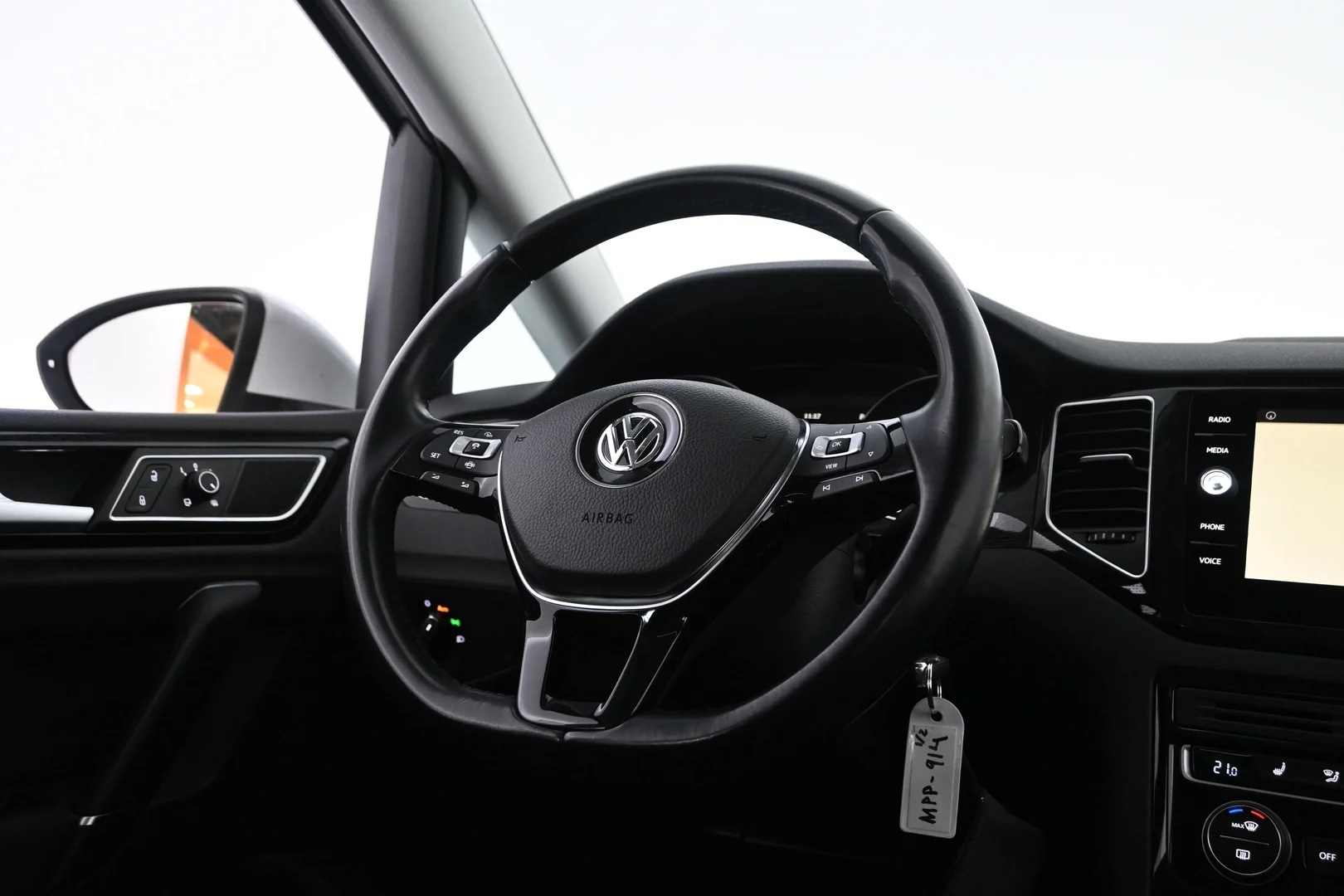 Car Image - 1AYyg5kIrKfl1UJXG73R1u