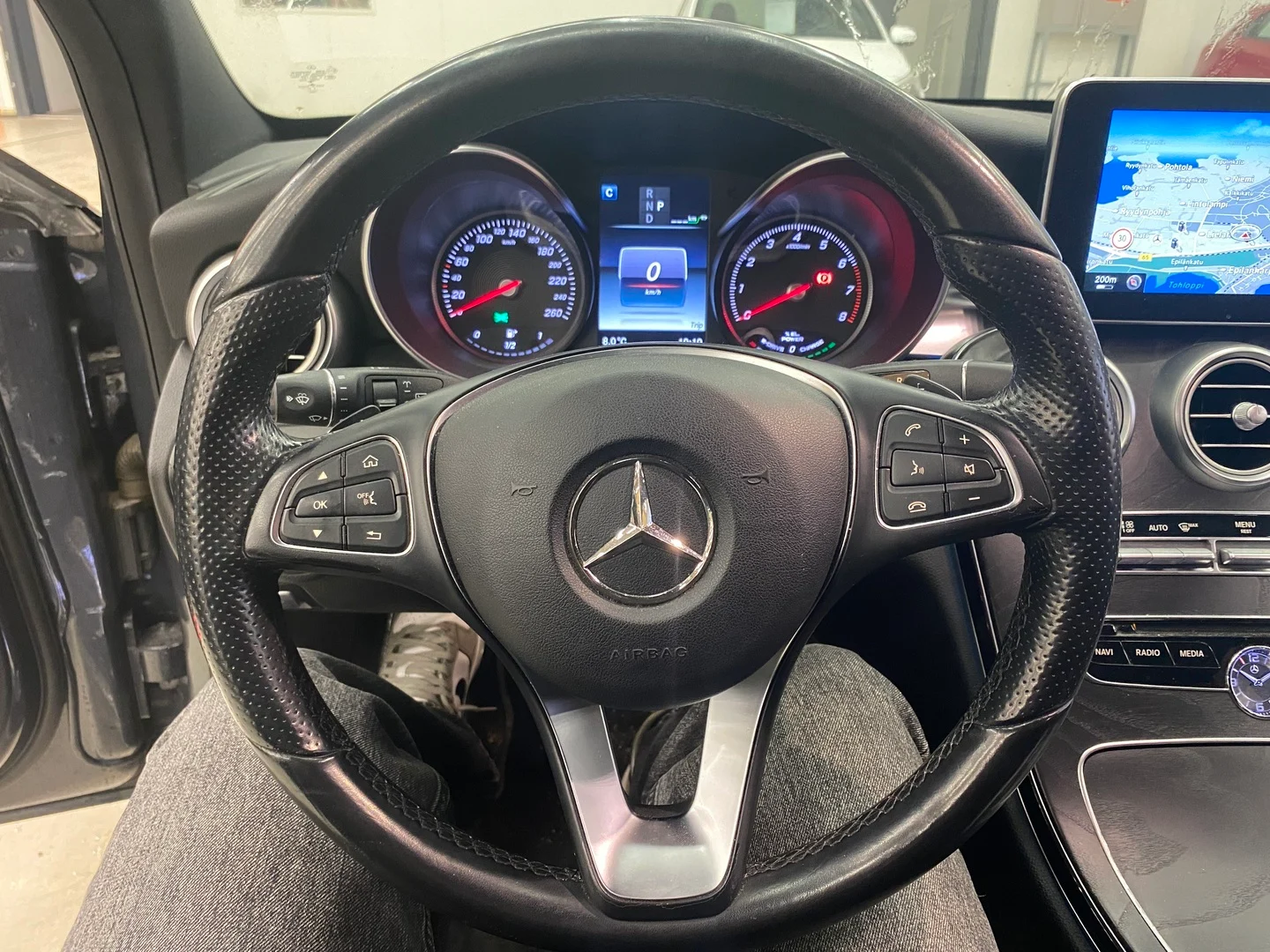 Car Image - 2KM64VfQo6EGHlaR2fUHDr