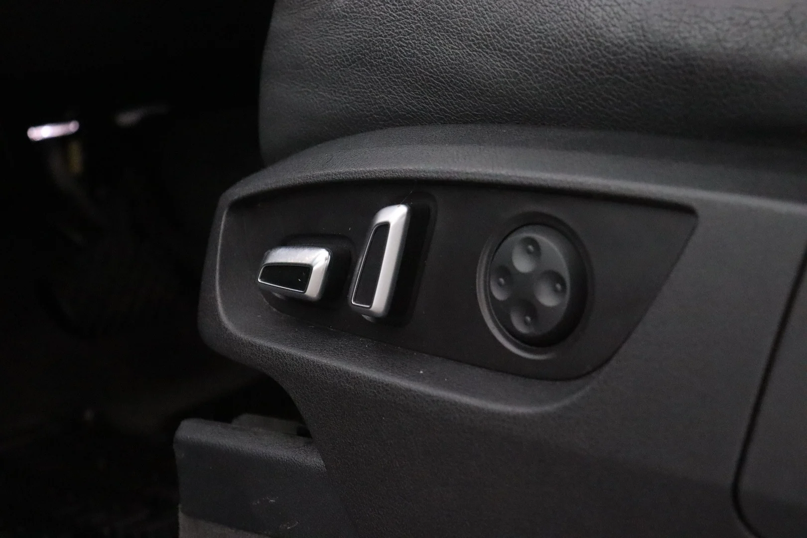 Car Image - 3Y08WY1eGKYyUMIyKKm2v8