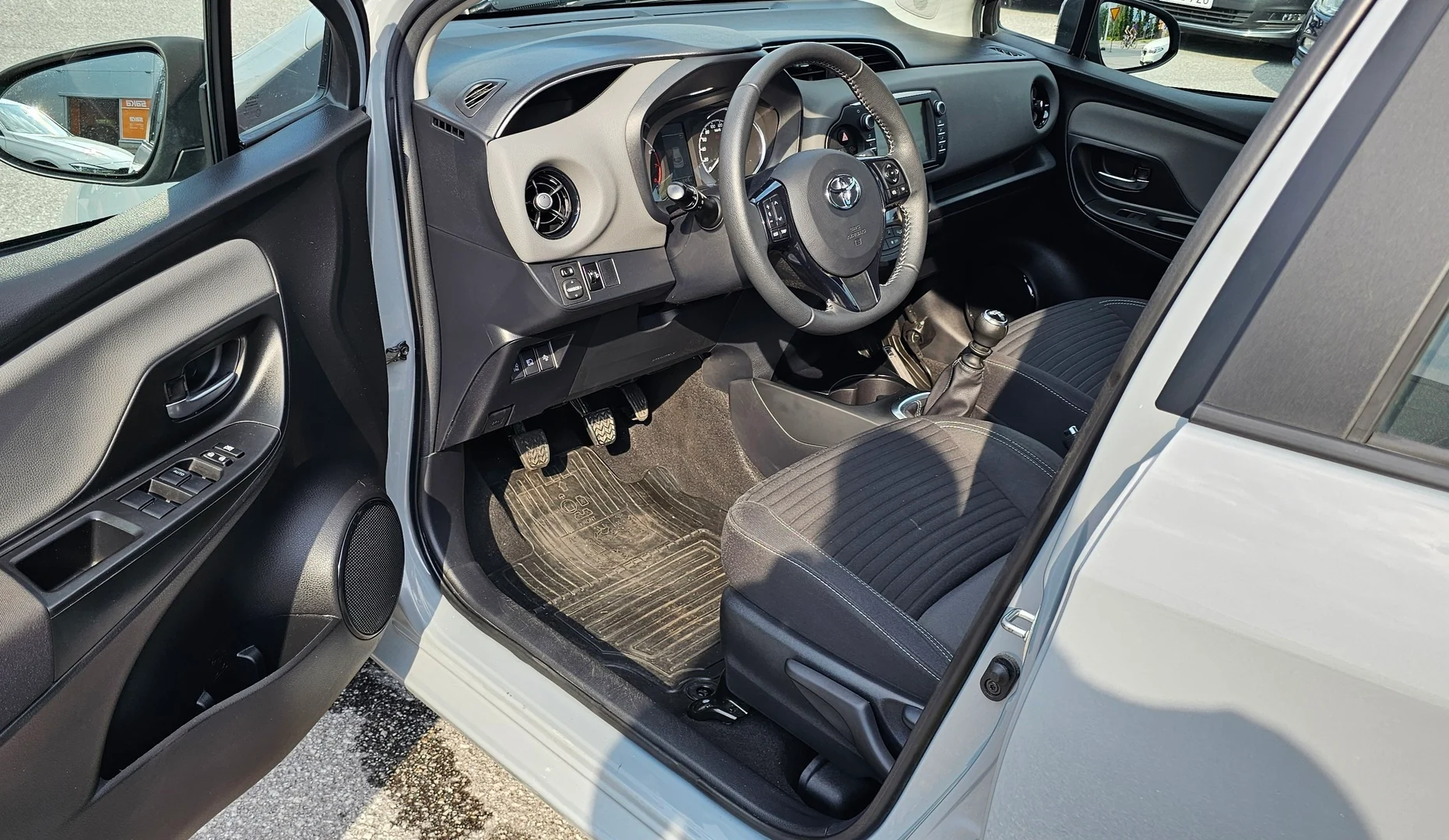 Car Image - 2OUswqBnlOaacyvxKYoU8t