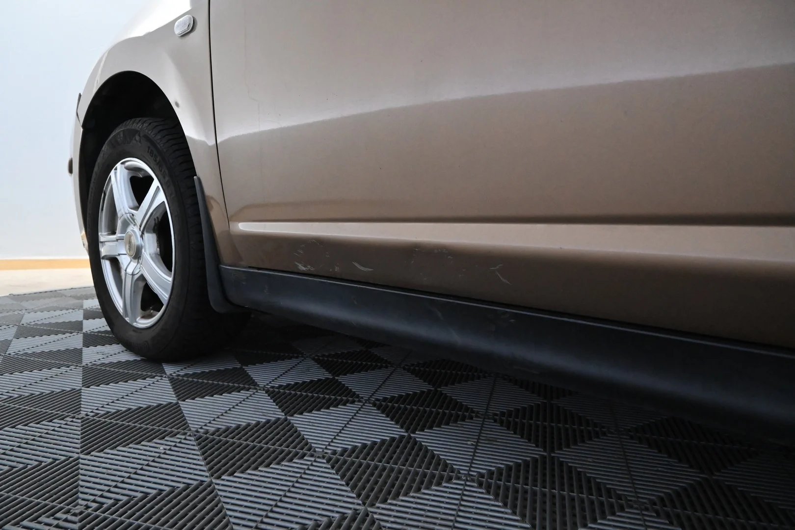 Car Image - 1MotGmbPt2tFURZj7Wm2Wy