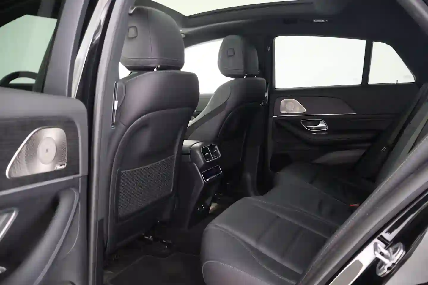 Car Image - zSMg2ikQm8q8U04Lr5DDN