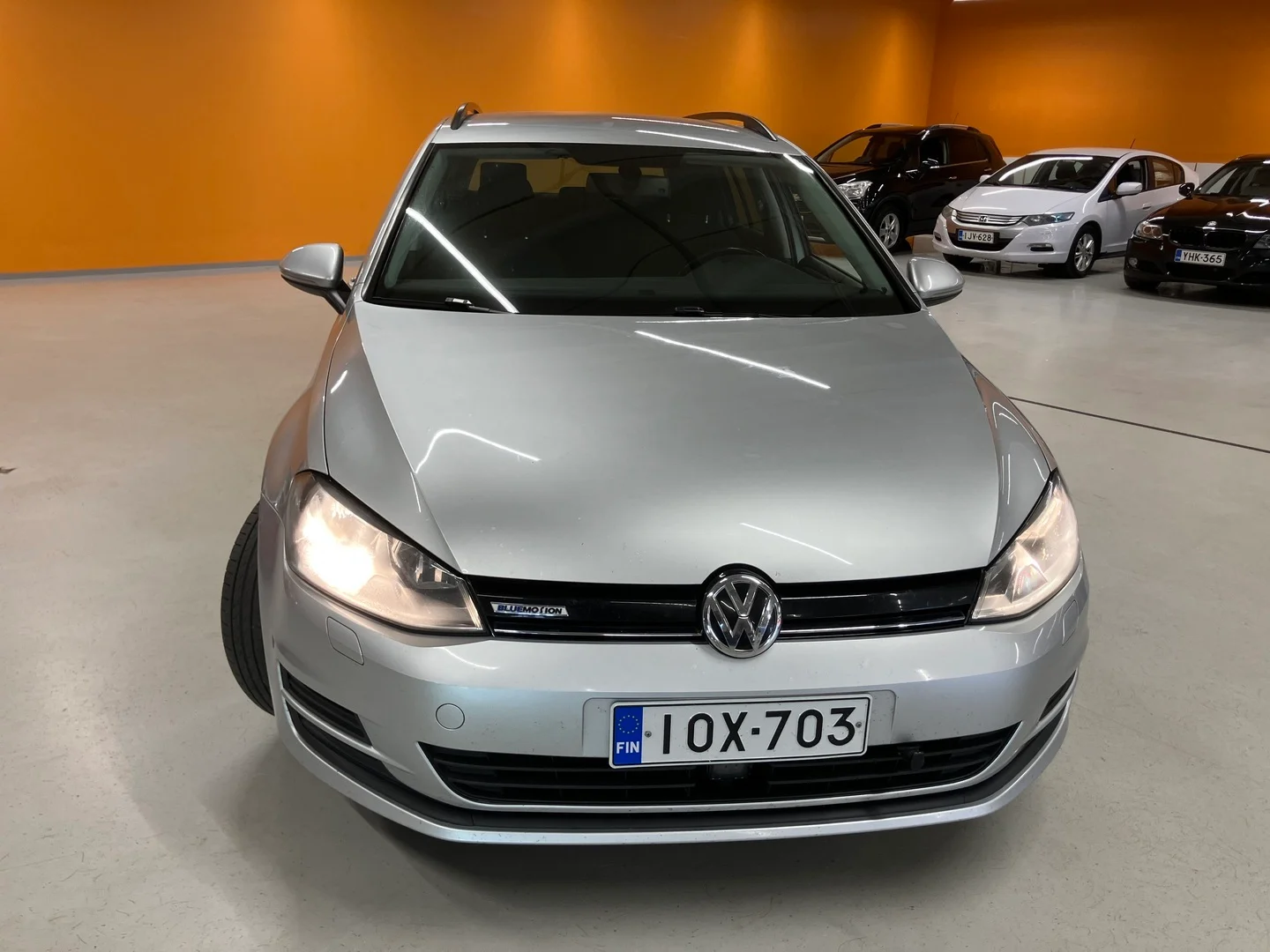 Car Image - VNEKYuxP5jlE6CrFzoi9t