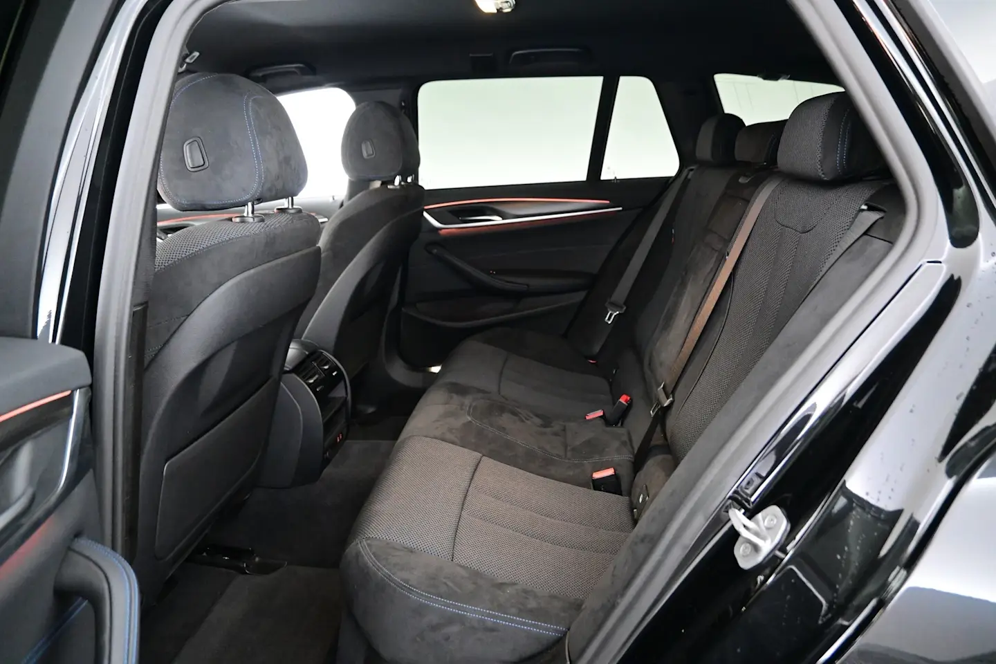 Car Image - 6JGXM3OPHrqw0i6Gvv4jfS