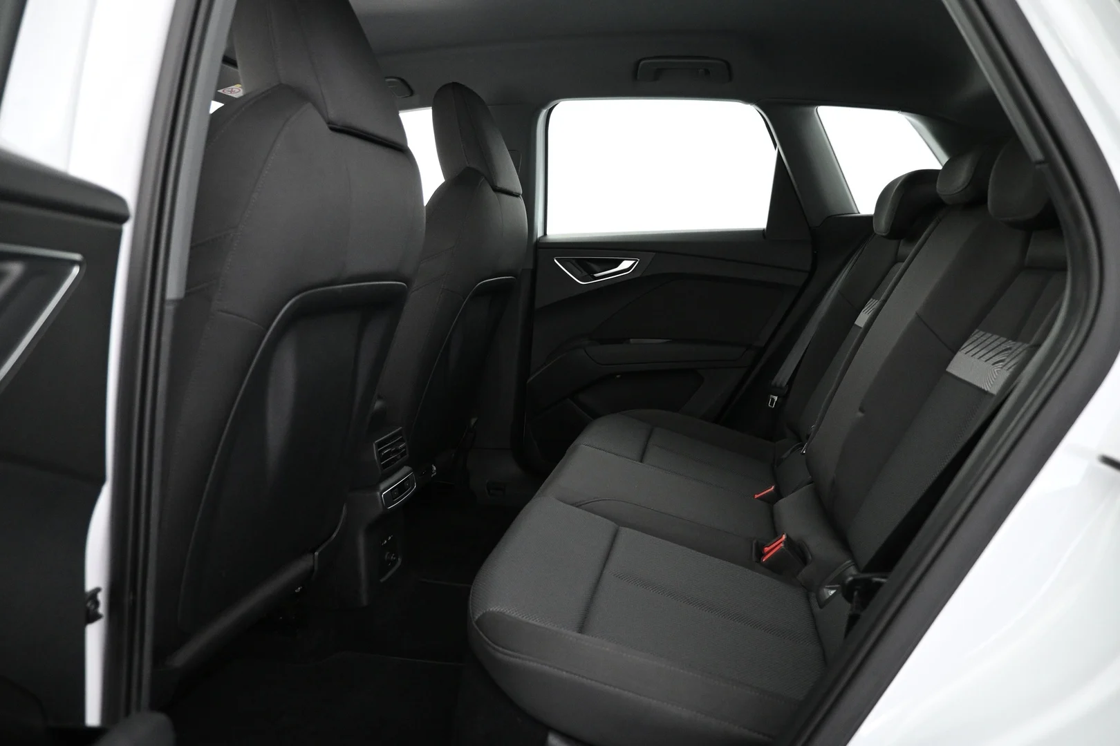 Car Image - 6rsEzkT7iOUD2nFJwLS6s