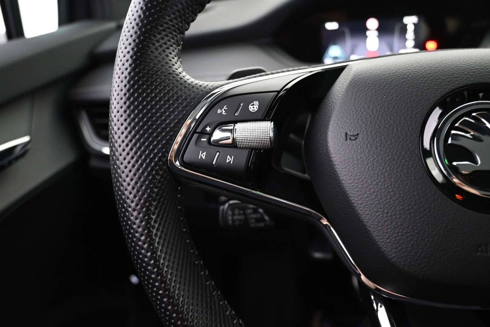 Car Image - 3lftQlCfLkIuIEHaauP6xA