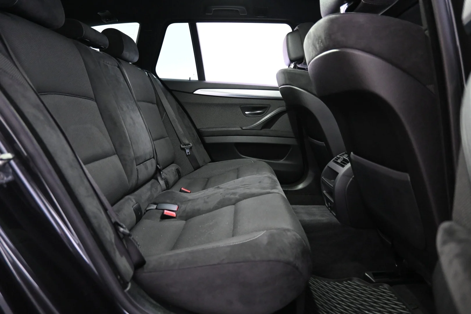 Car Image - 3Yel3771AMqvYGomlSbYbY