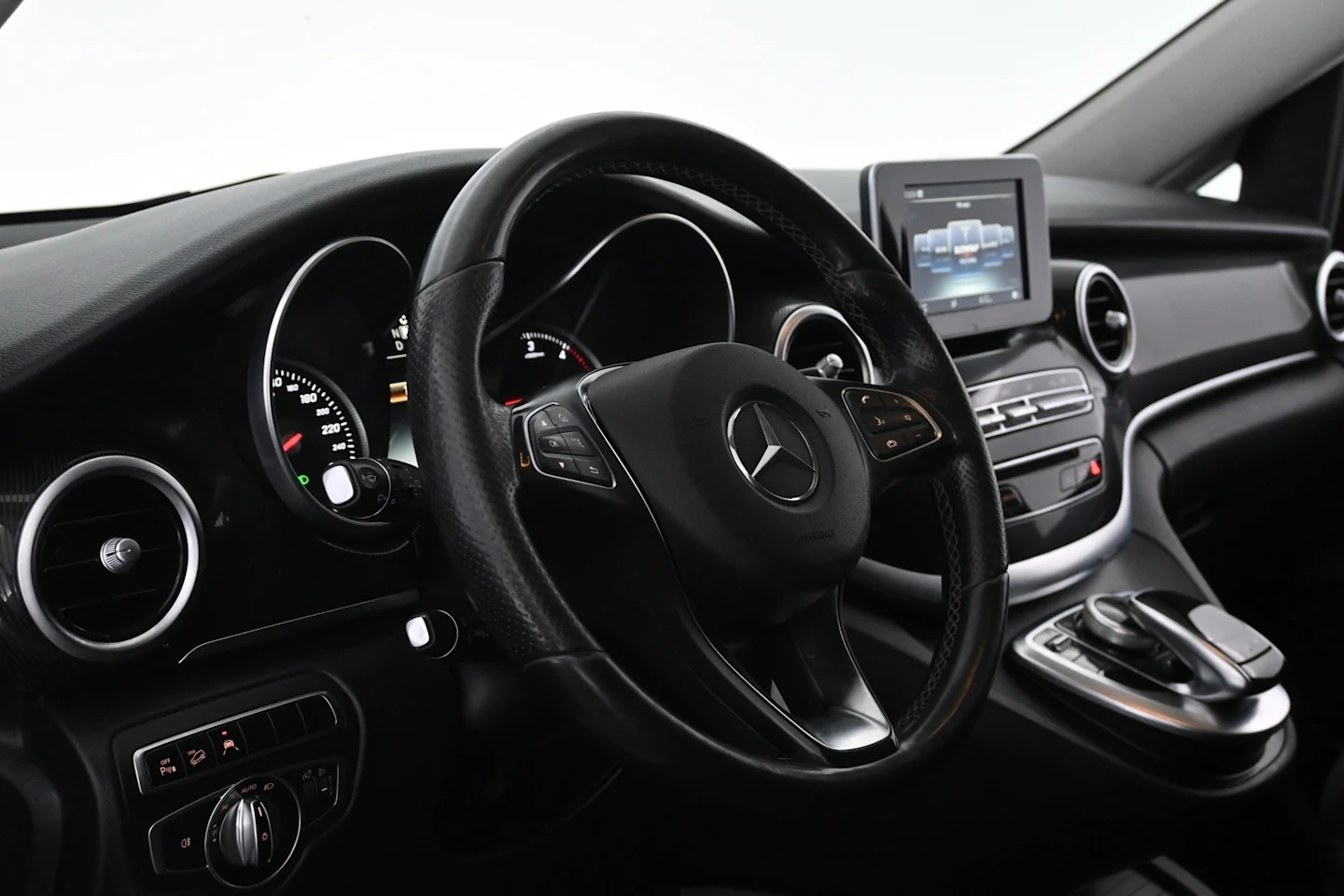 Car Image - 3d4GOmoyK8Vd9OIsp1mowk