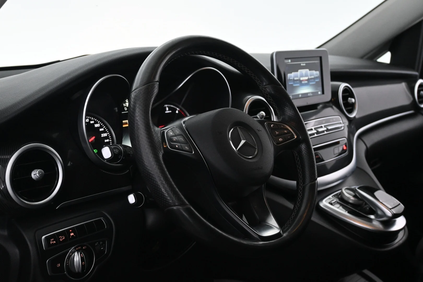 Car Image - 3d4GOmoyK8Vd9OIsp1mowk