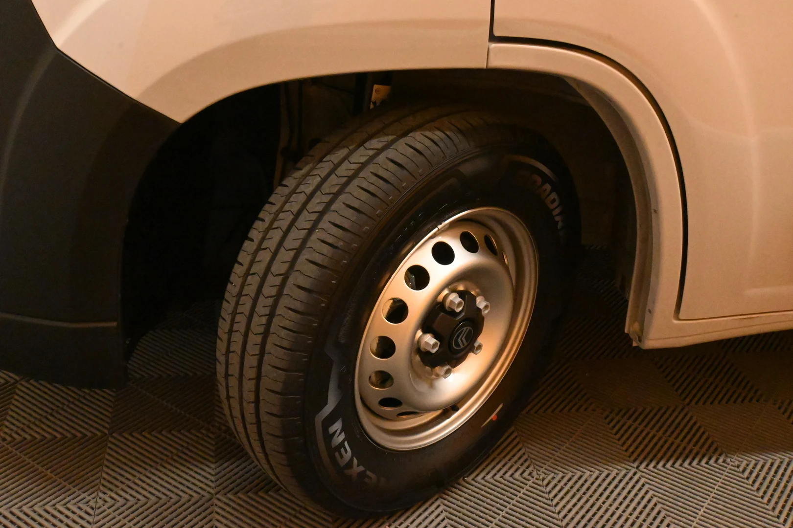 Car Image - 6KFiEgCIGEI6limXT9JDnh
