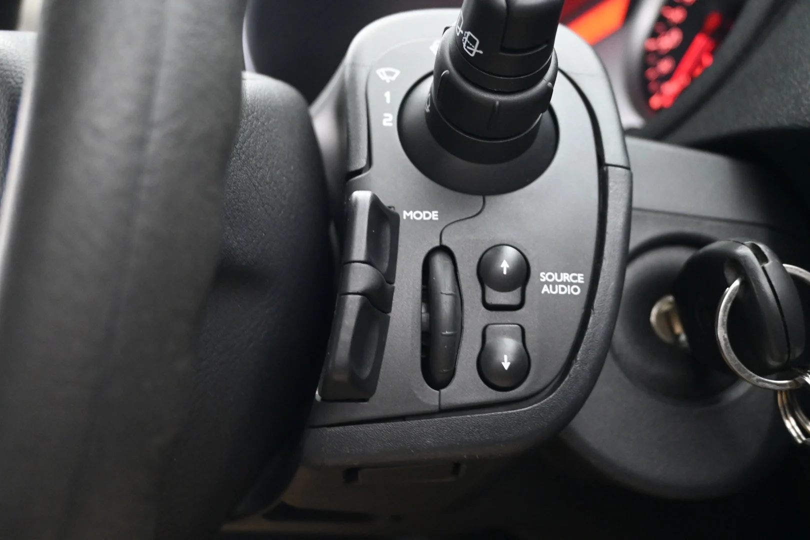 Car Image - 1mziNovOajxoAXFK8Sz7Xe