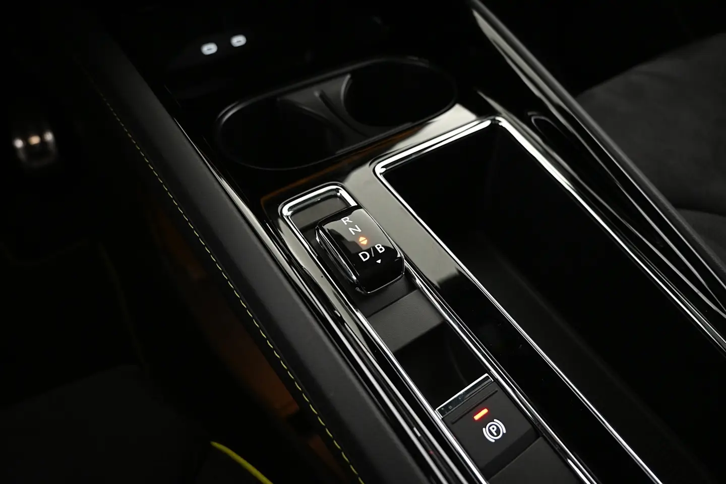 Car Image - 012xju1q0ZqMcLCweAMiKZ