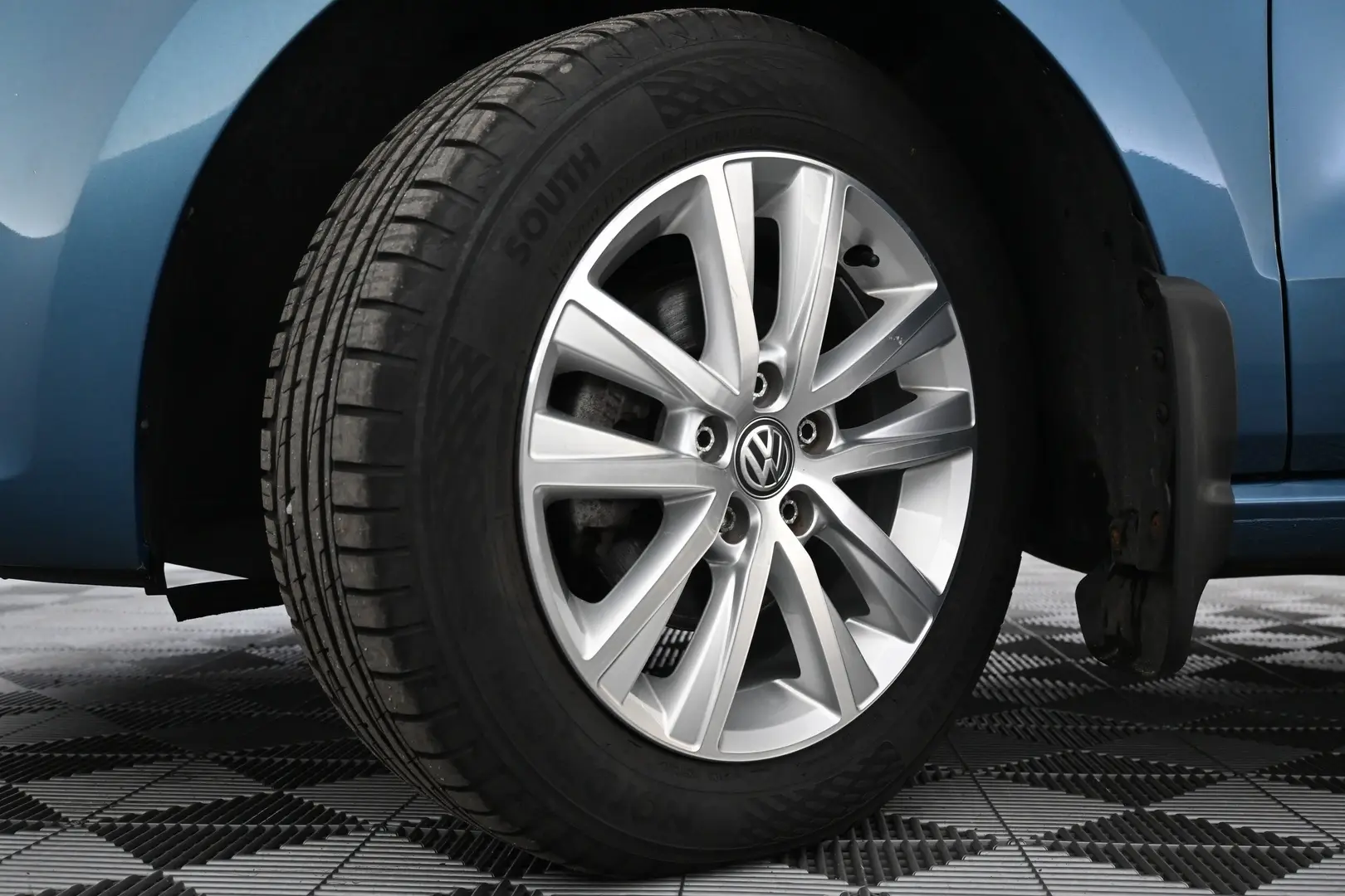 Car Image - 75i7KUBfFo7dNiQKh3FAZJ