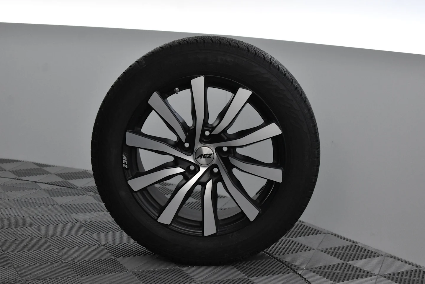 Car Image - OFViQaBzb7KNjGehXVQHg