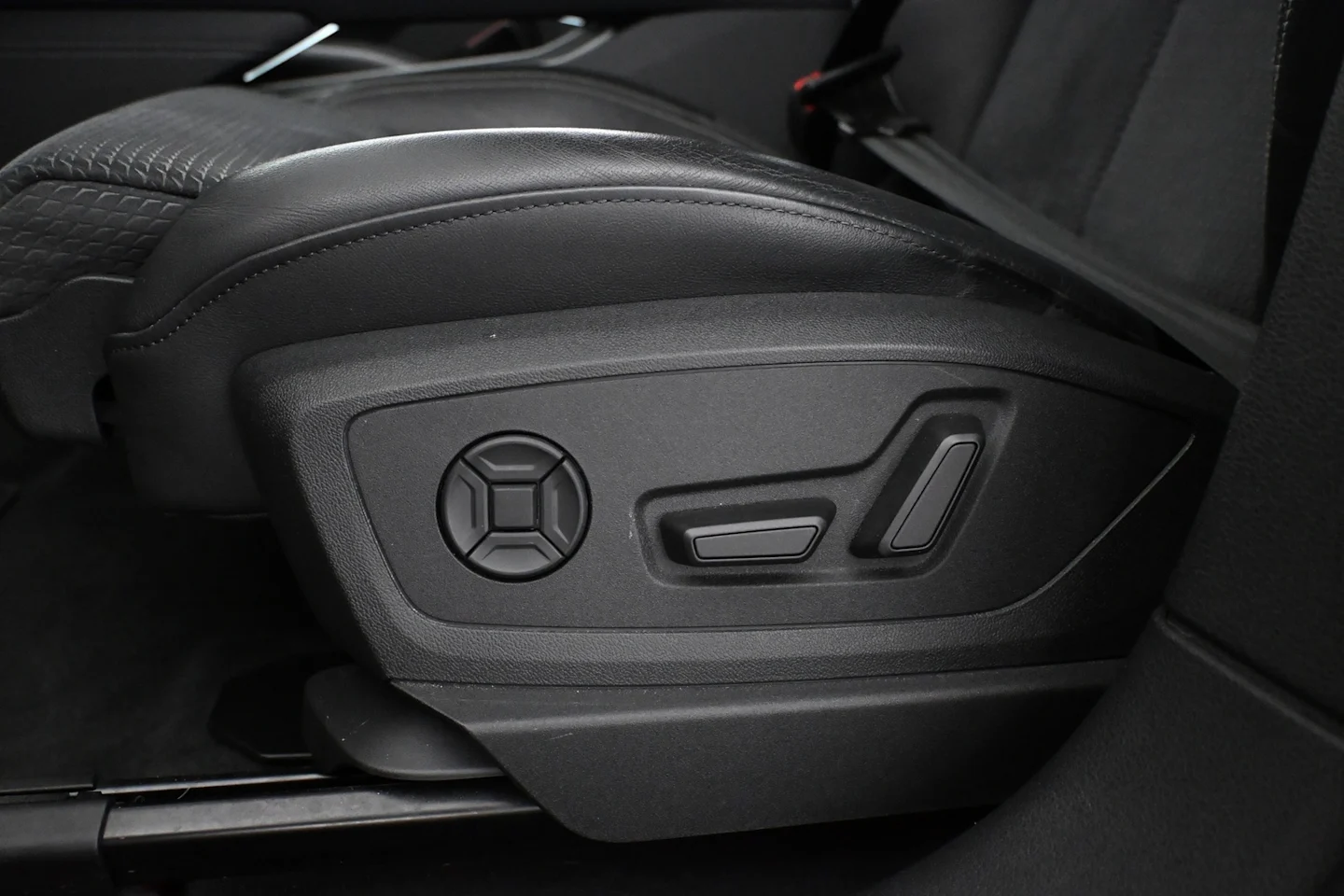 Car Image - 6o3T03baz5iYasDWG9Gsho