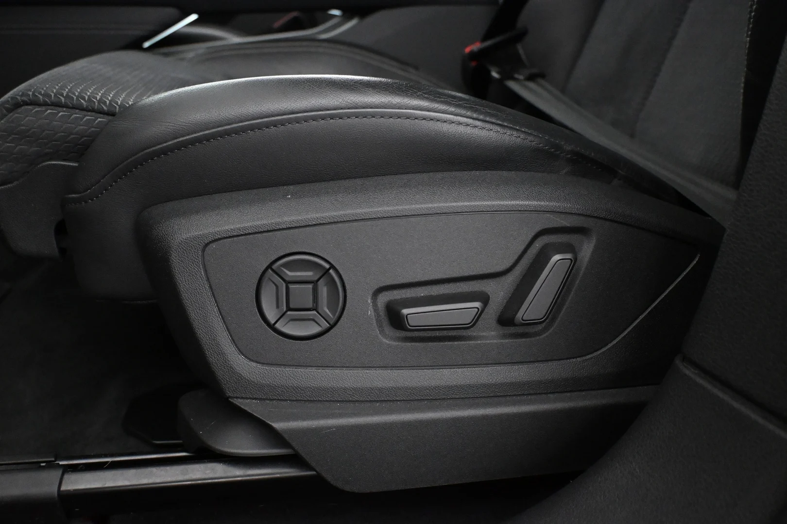Car Image - 6o3T03baz5iYasDWG9Gsho