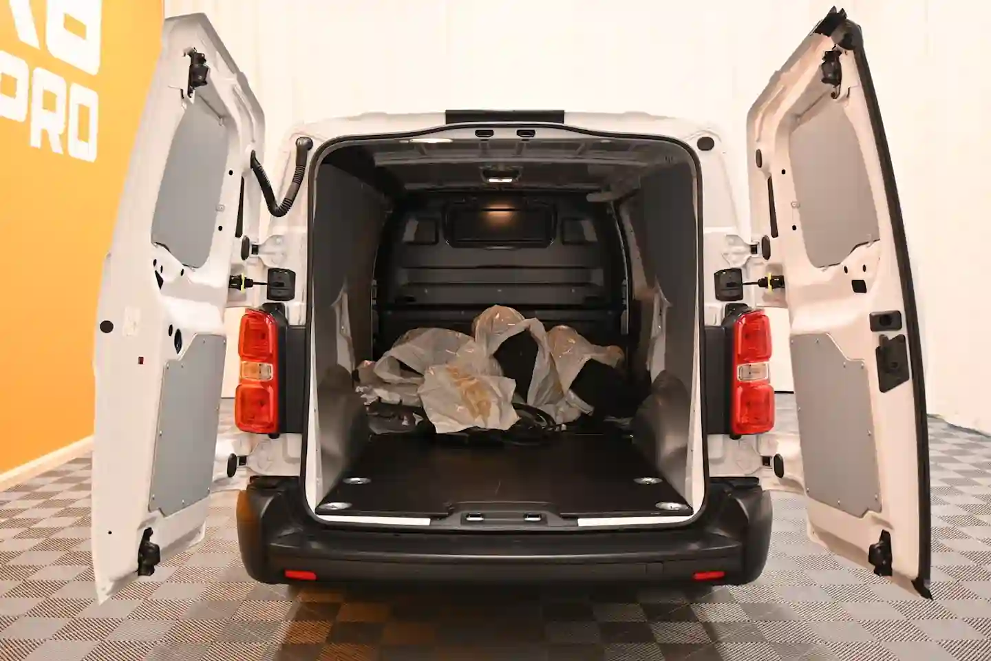 Car Image - 7VWu49Ki36NydwF6YclfS