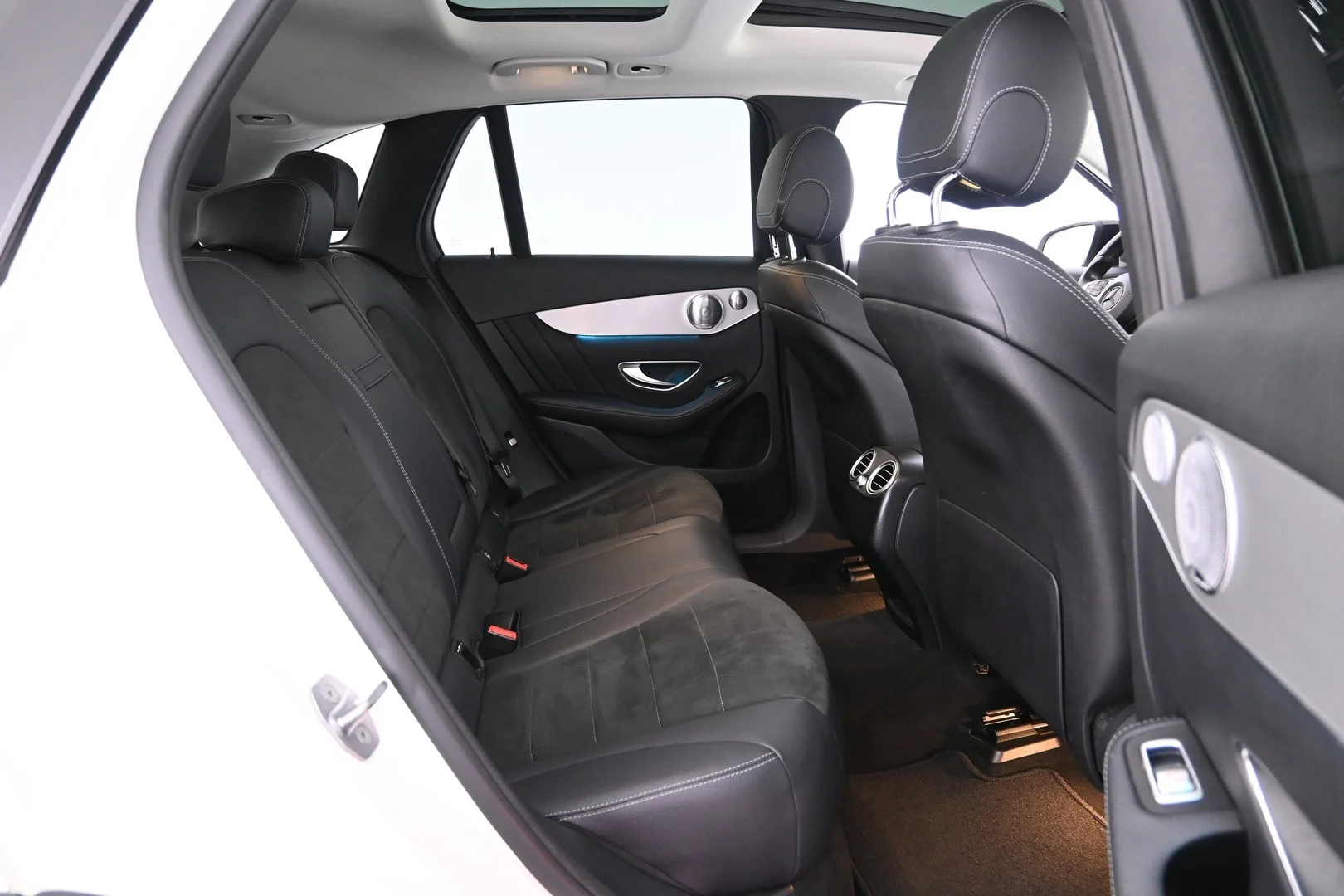 Car Image - 709QXXJAbLGCeKqNQ7FRco