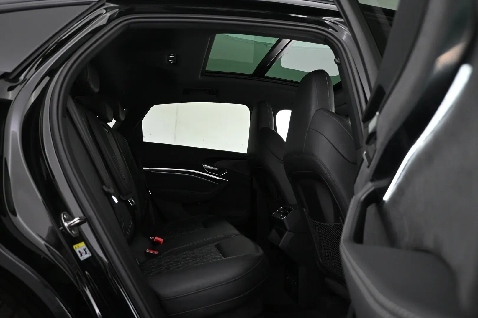 Car Image - 3SeTrWVFpMxFcxx8TpHywU