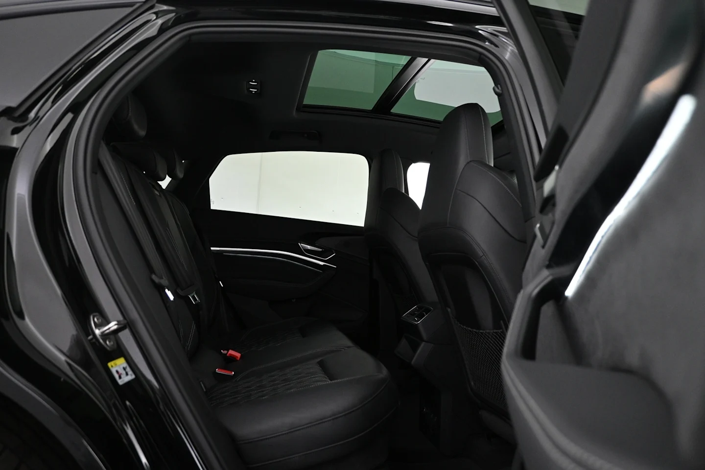 Car Image - 3SeTrWVFpMxFcxx8TpHywU