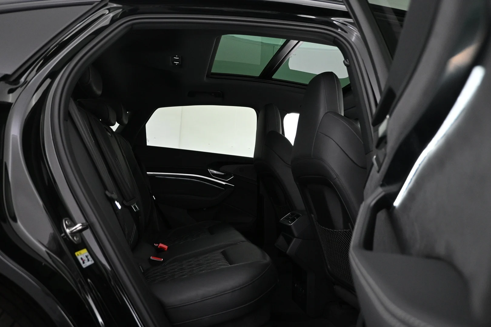 Car Image - 3SeTrWVFpMxFcxx8TpHywU
