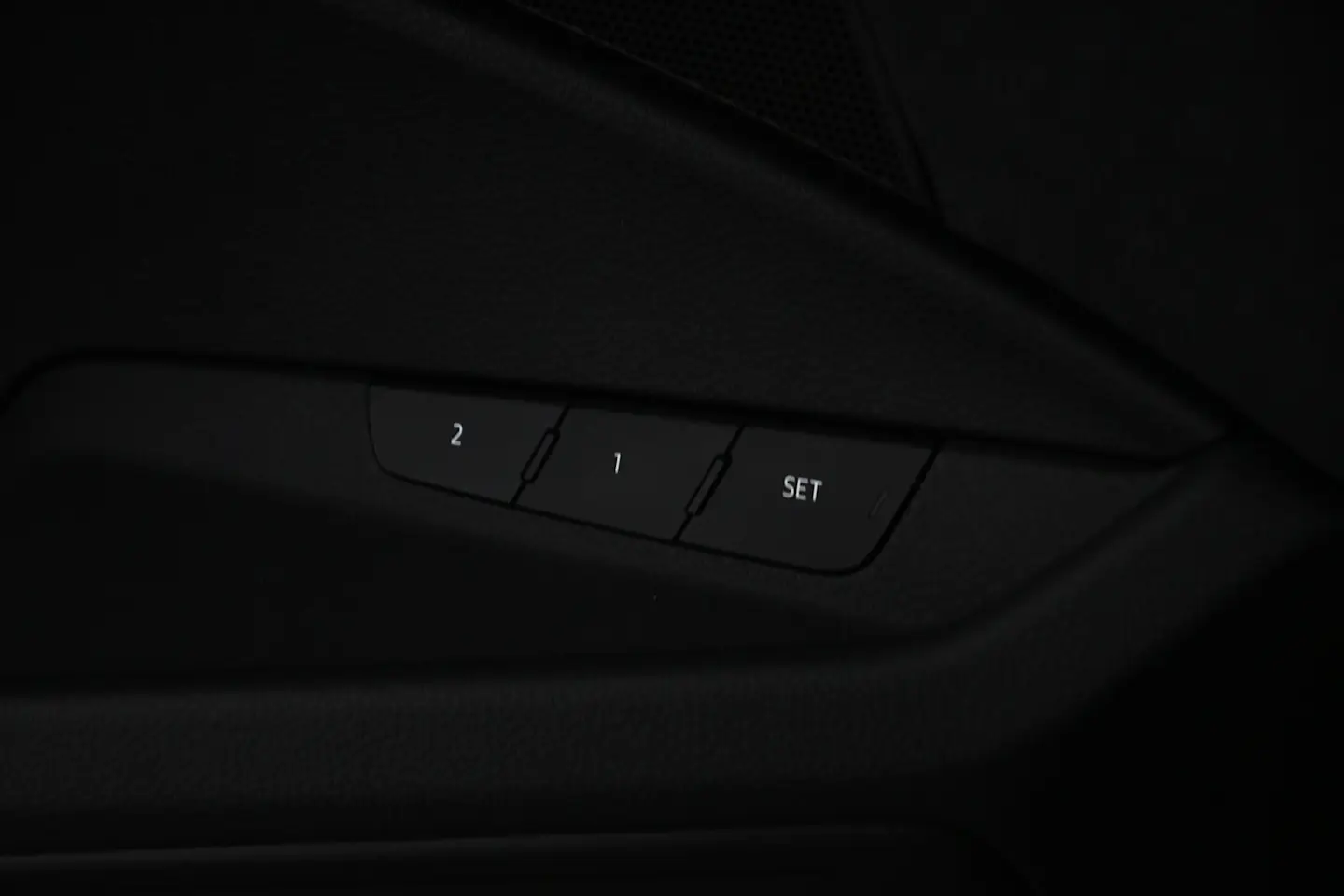 Car Image - 3A49QndwdEEC2yBbmC90lx