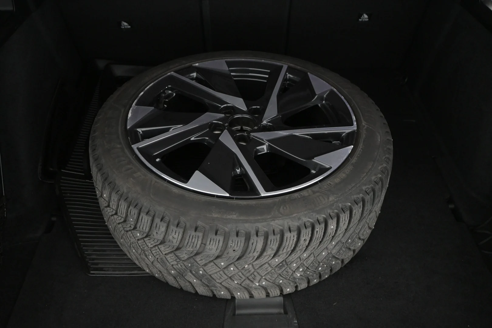 Car Image - 4JCa8KSWuYrdQiamtEX45C