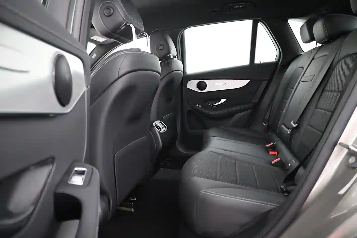 Car Image - 5zOW3G9IP04ZiOCHM1ZoxI