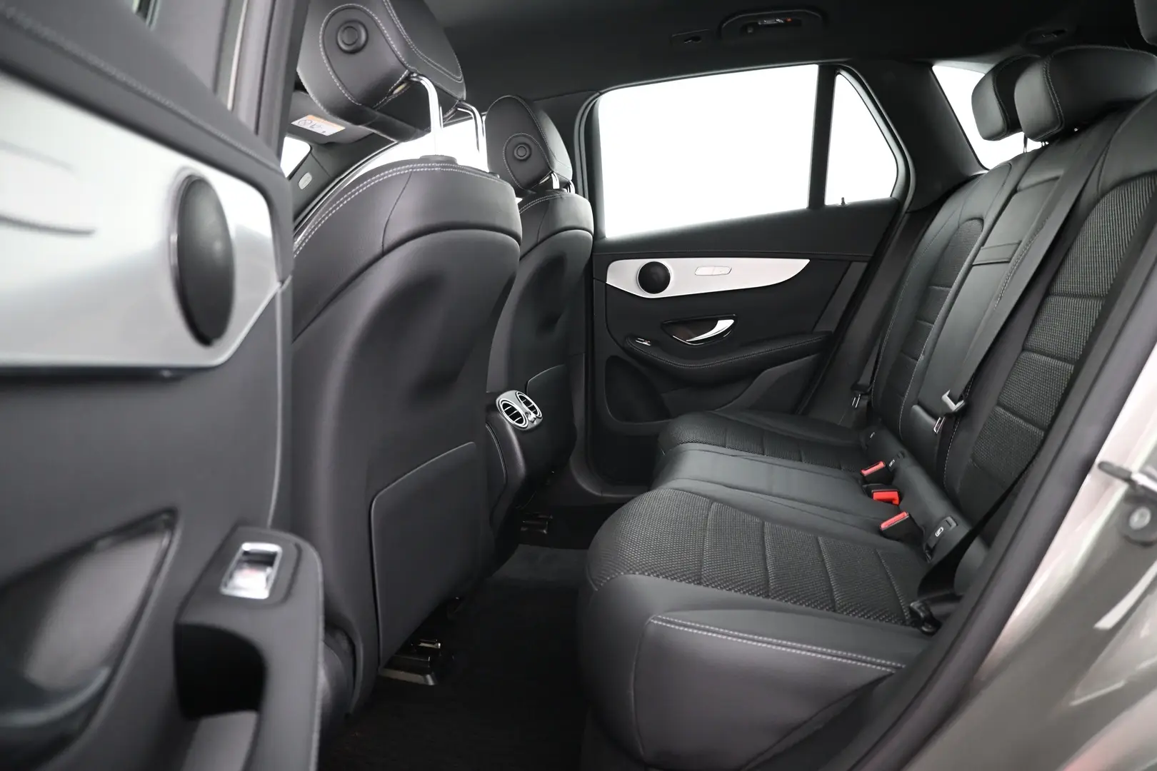 Car Image - 5zOW3G9IP04ZiOCHM1ZoxI
