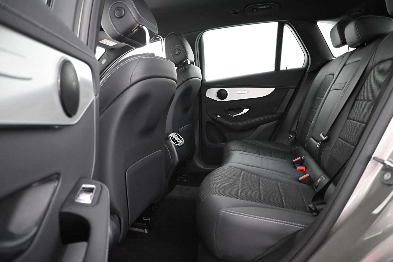Car Image - 5zOW3G9IP04ZiOCHM1ZoxI