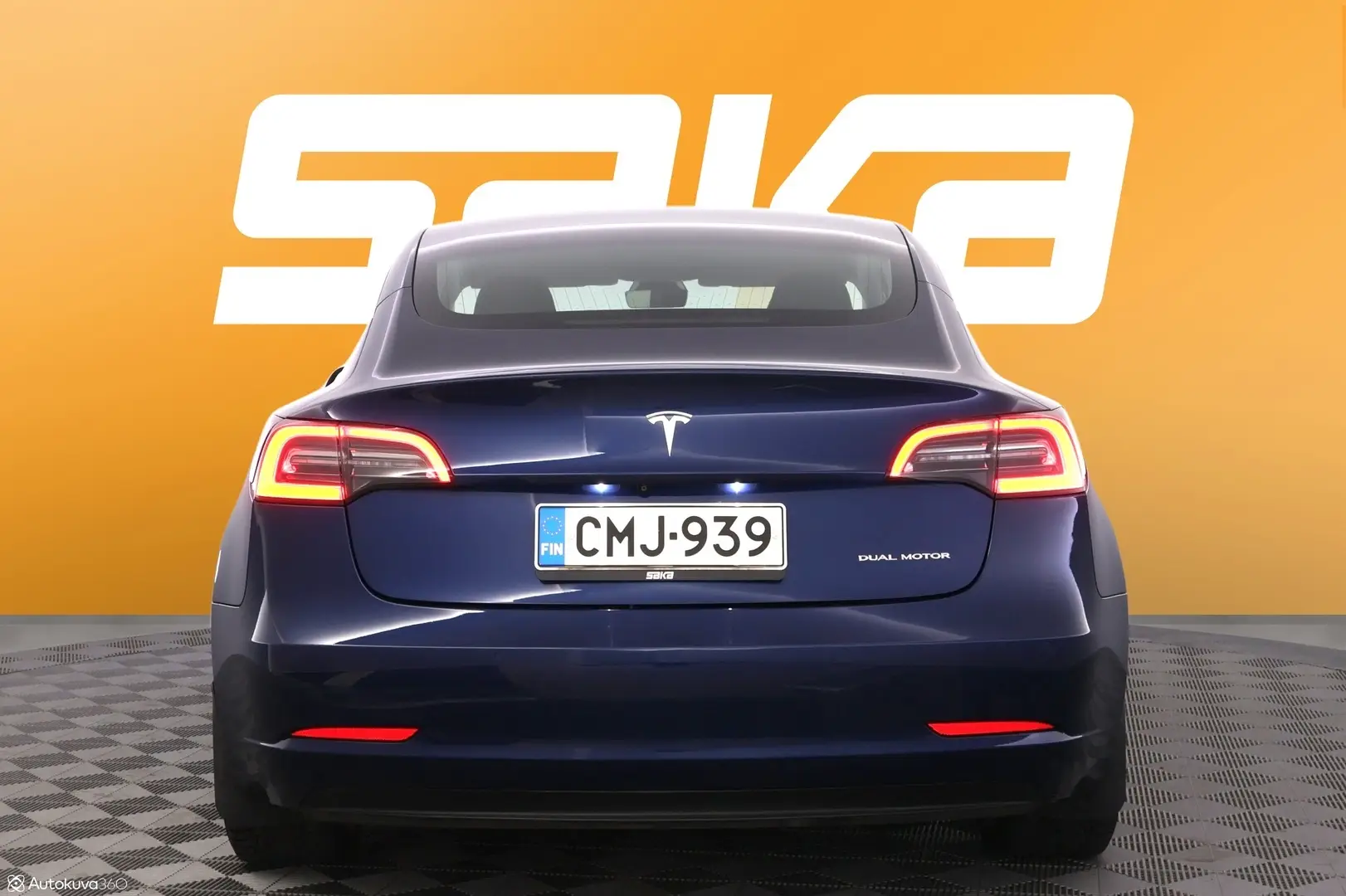 Car Image - 26B0eR7Xux1d9FNwlGEPmd