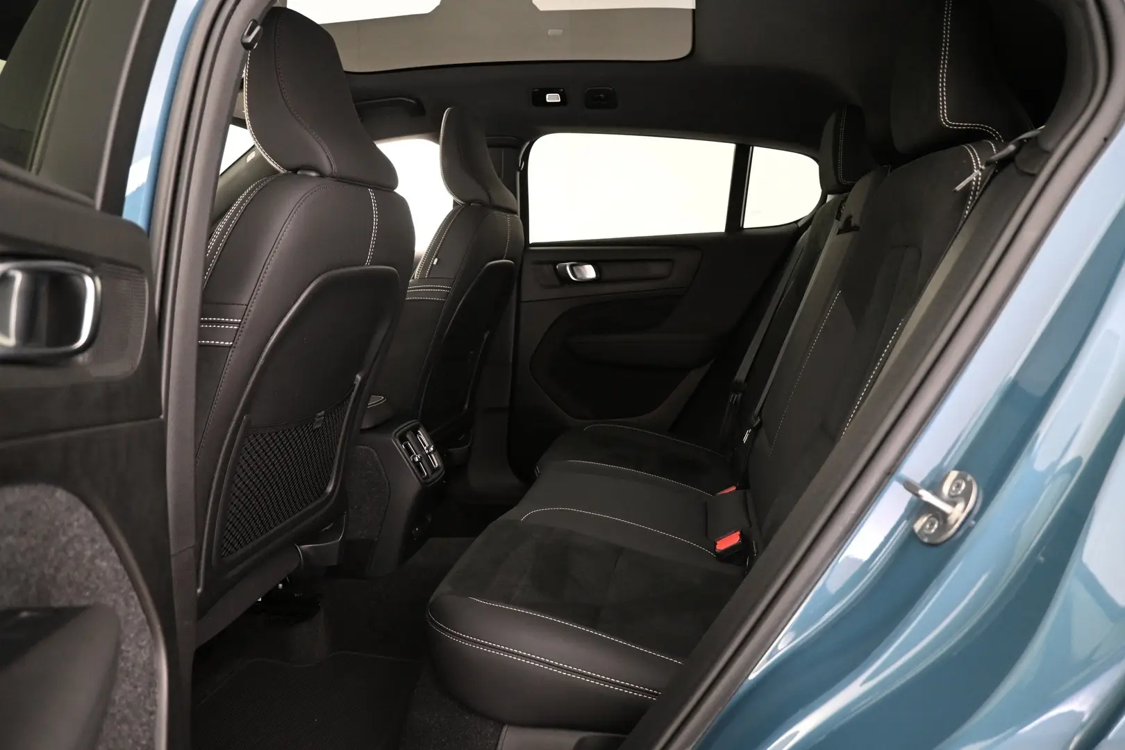 Car Image - 3DMEBPbxxknhE4fubjvMN