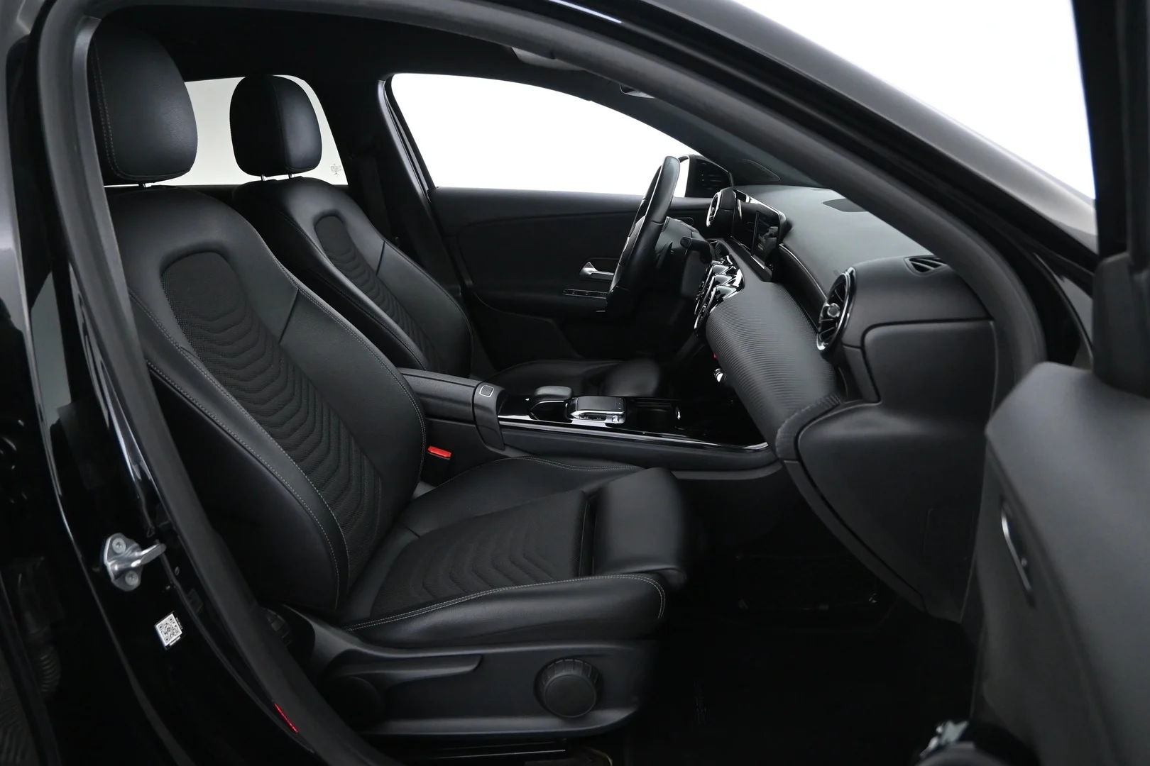 Car Image - 320SDl3N6kqdUKHmATjH3c