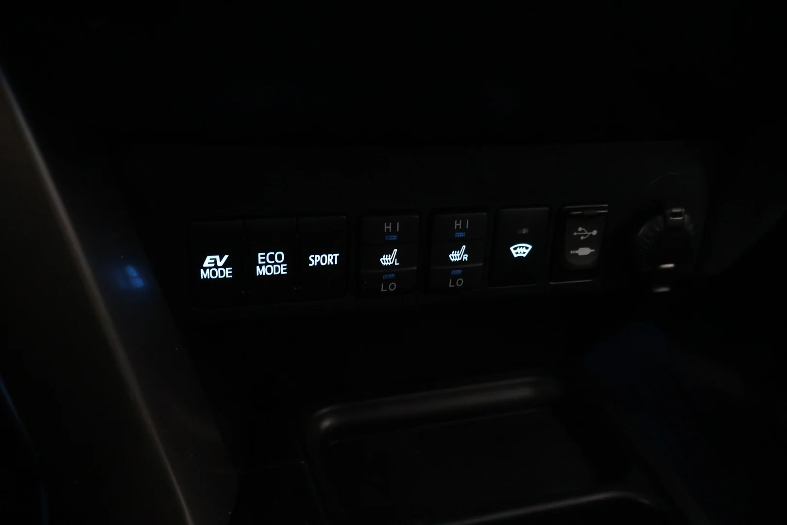 Car Image - 2nFq0foSkaT84XSENperO8