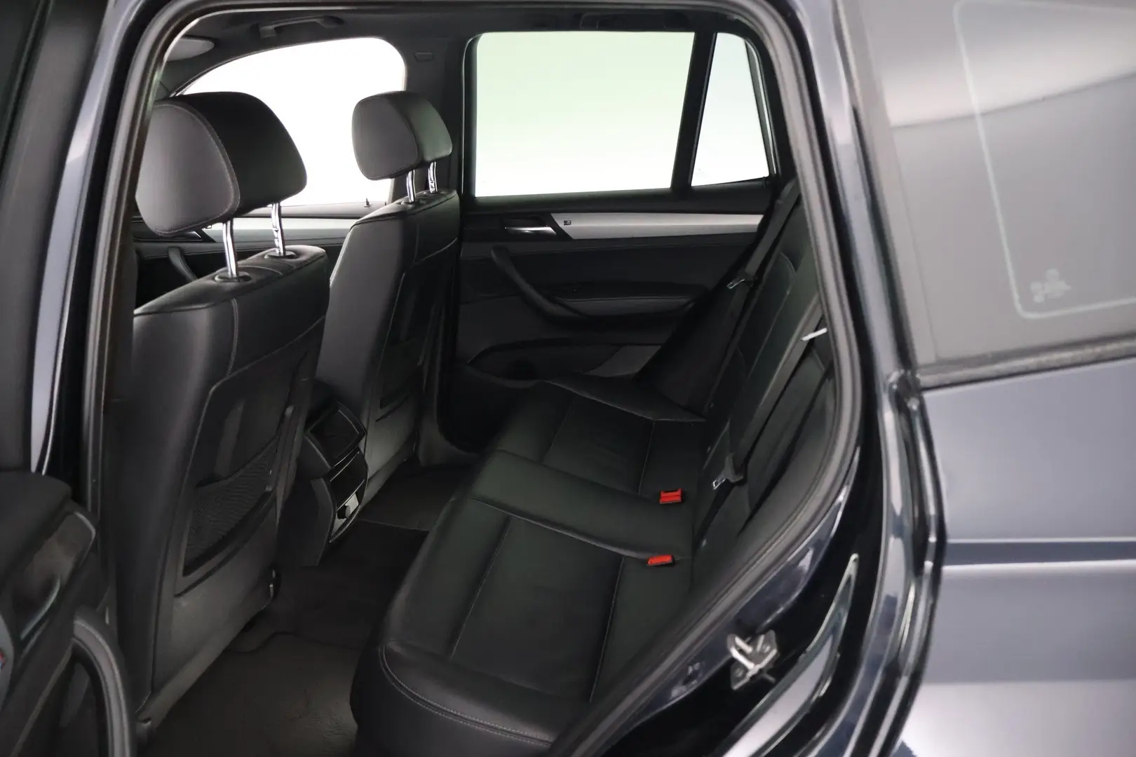 Car Image - bNyL0xdipFiKLkVPgUkjW
