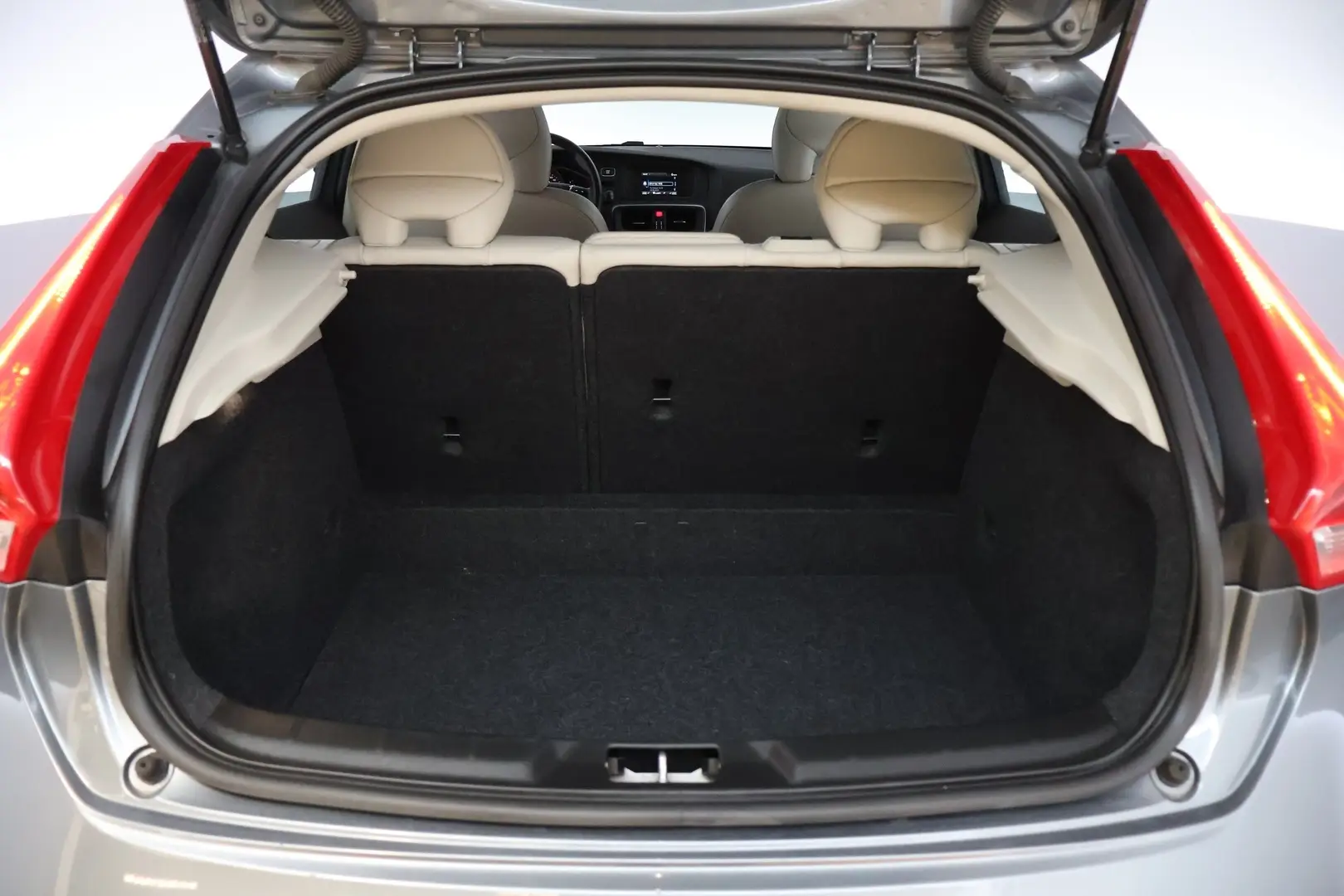Car Image - 2zCMPNNWZ7Lui3bAobCoV0