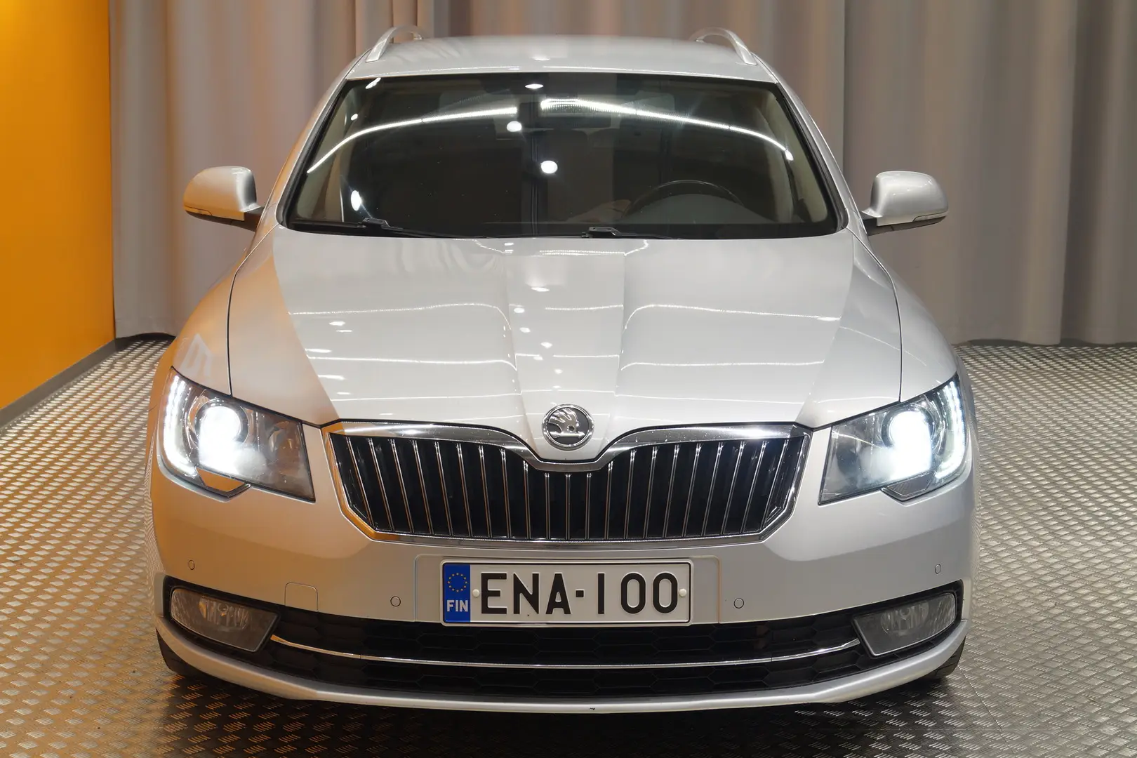 Car Image - 2lvbaMlJa7UQGutyKdhT8W