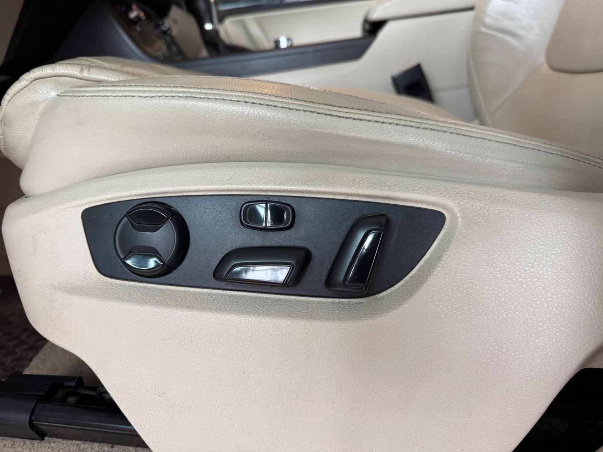 Car Image - 1HU7fpYFNQSWJLm8jbWuYc