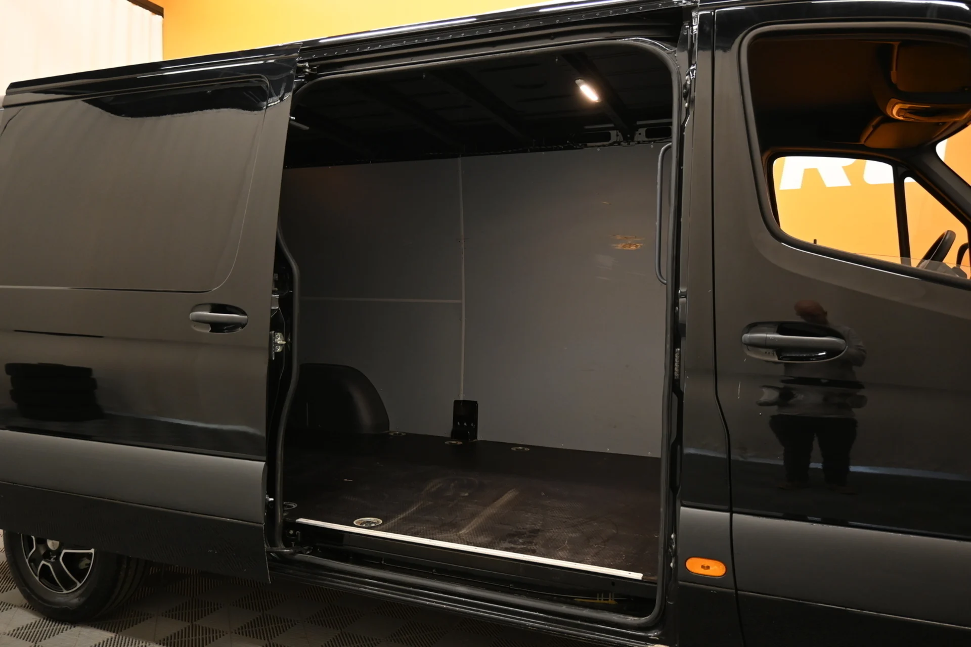 Car Image - 7eiNfV2ME8gYSW3vamd9YL