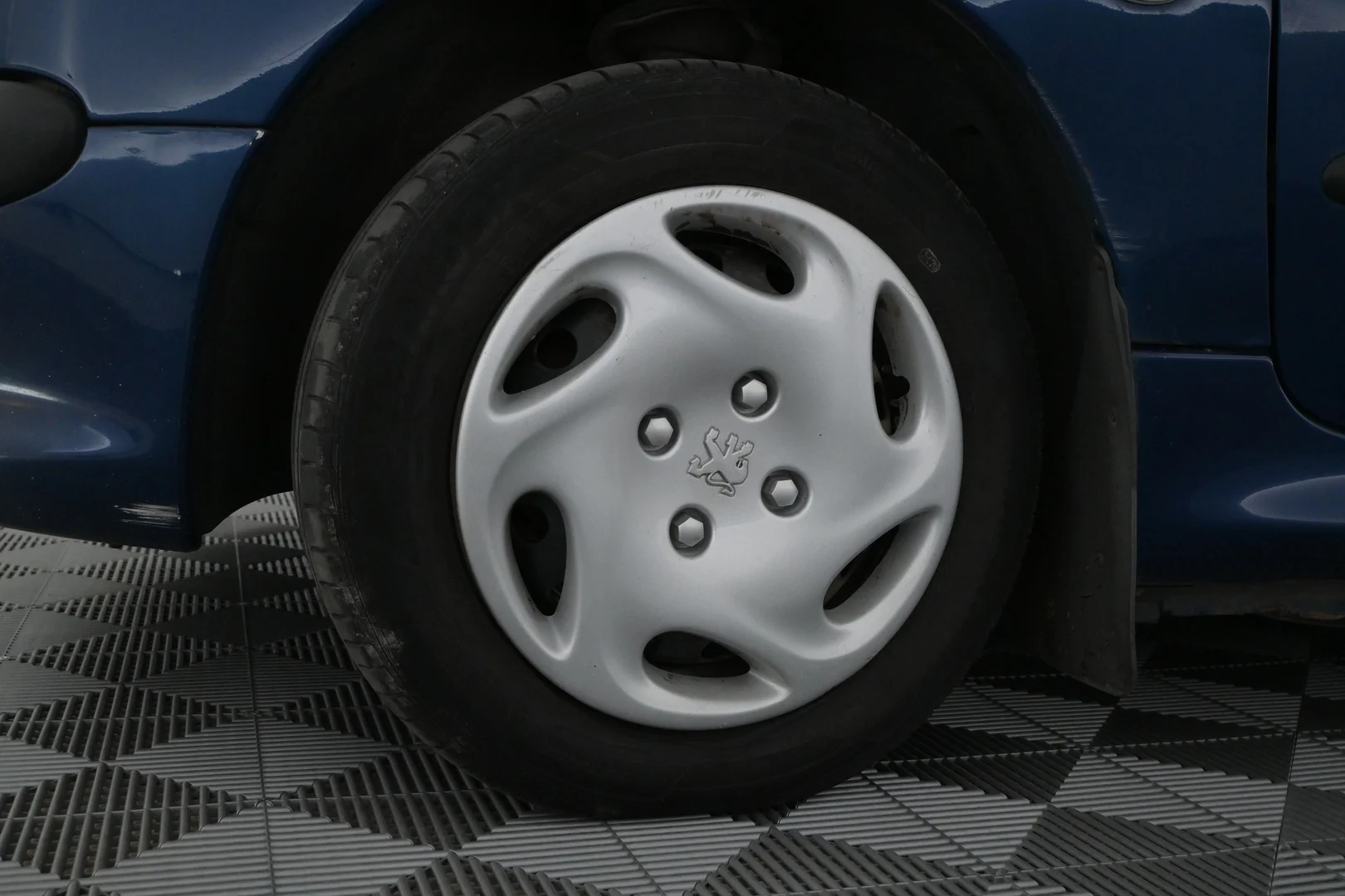 Car Image - yrDOatg1eYospqfY0FkOf