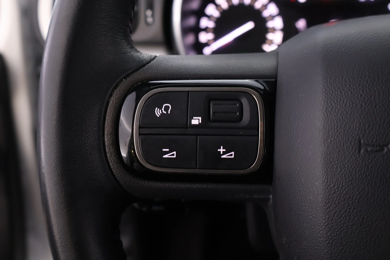 Car Image - 3szWca2g4XhDOVdSAhBeN6