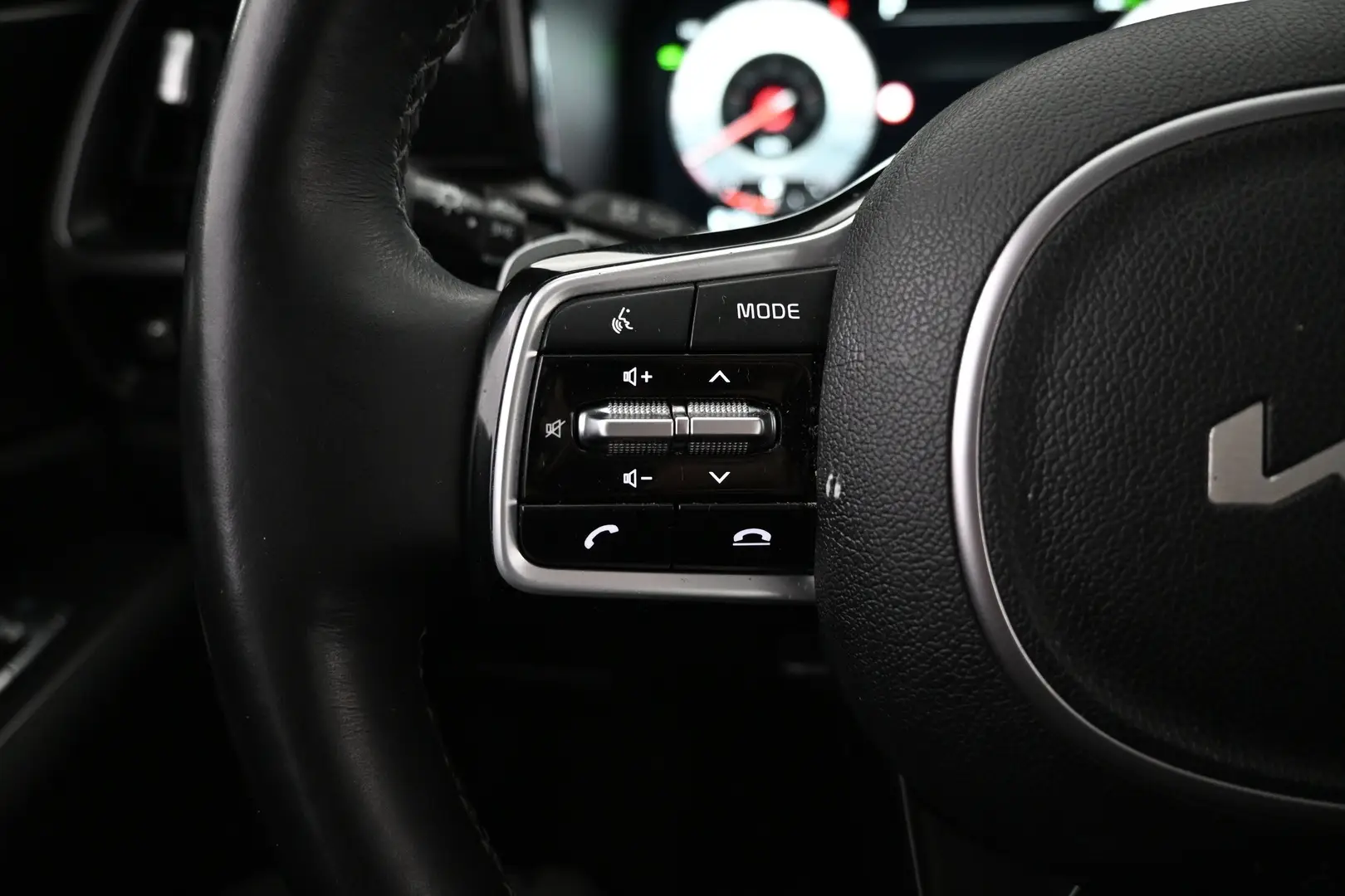 Car Image - 3P4PIMcS3LyDyEdvNjOeZu