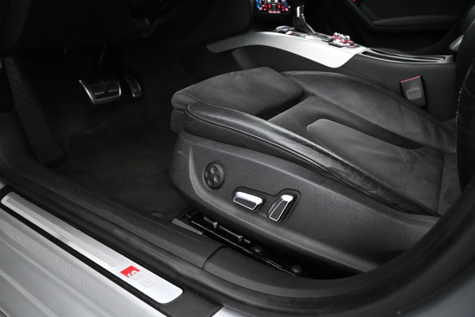Car Image - 2Iix5JqlSdYvA1jj4GKJvF