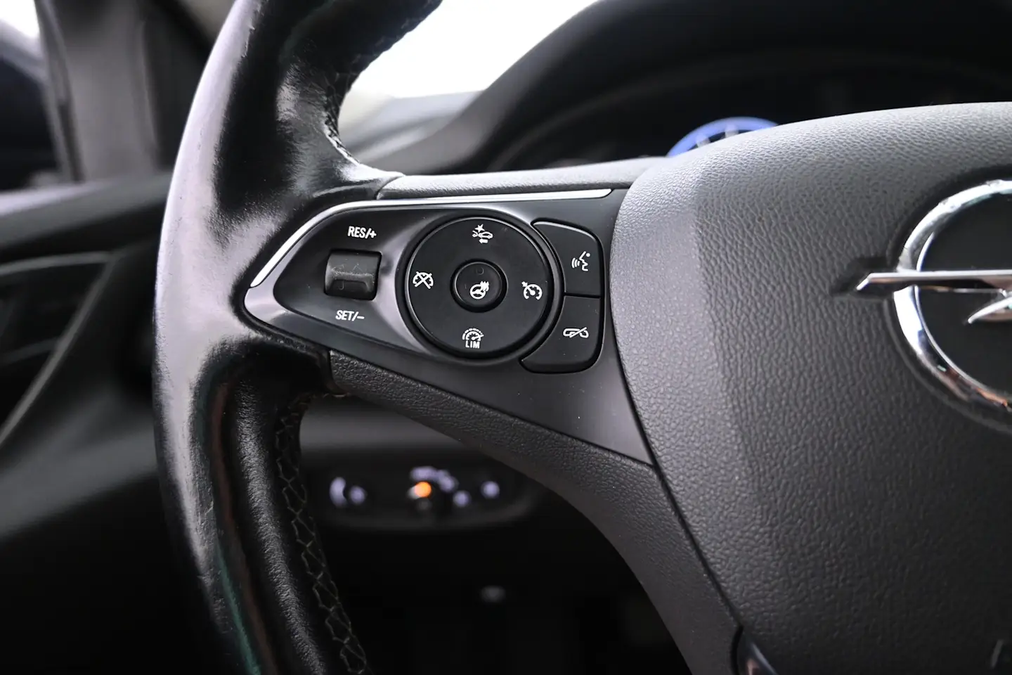 Car Image - 3BFjCAfSifvc17h0rqERSi