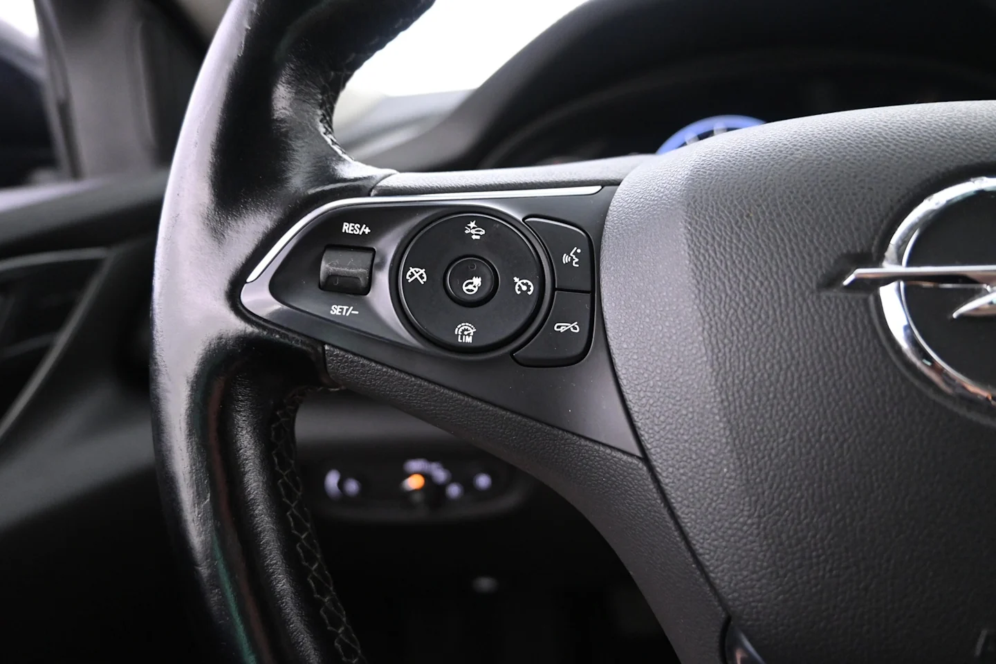 Car Image - 3BFjCAfSifvc17h0rqERSi