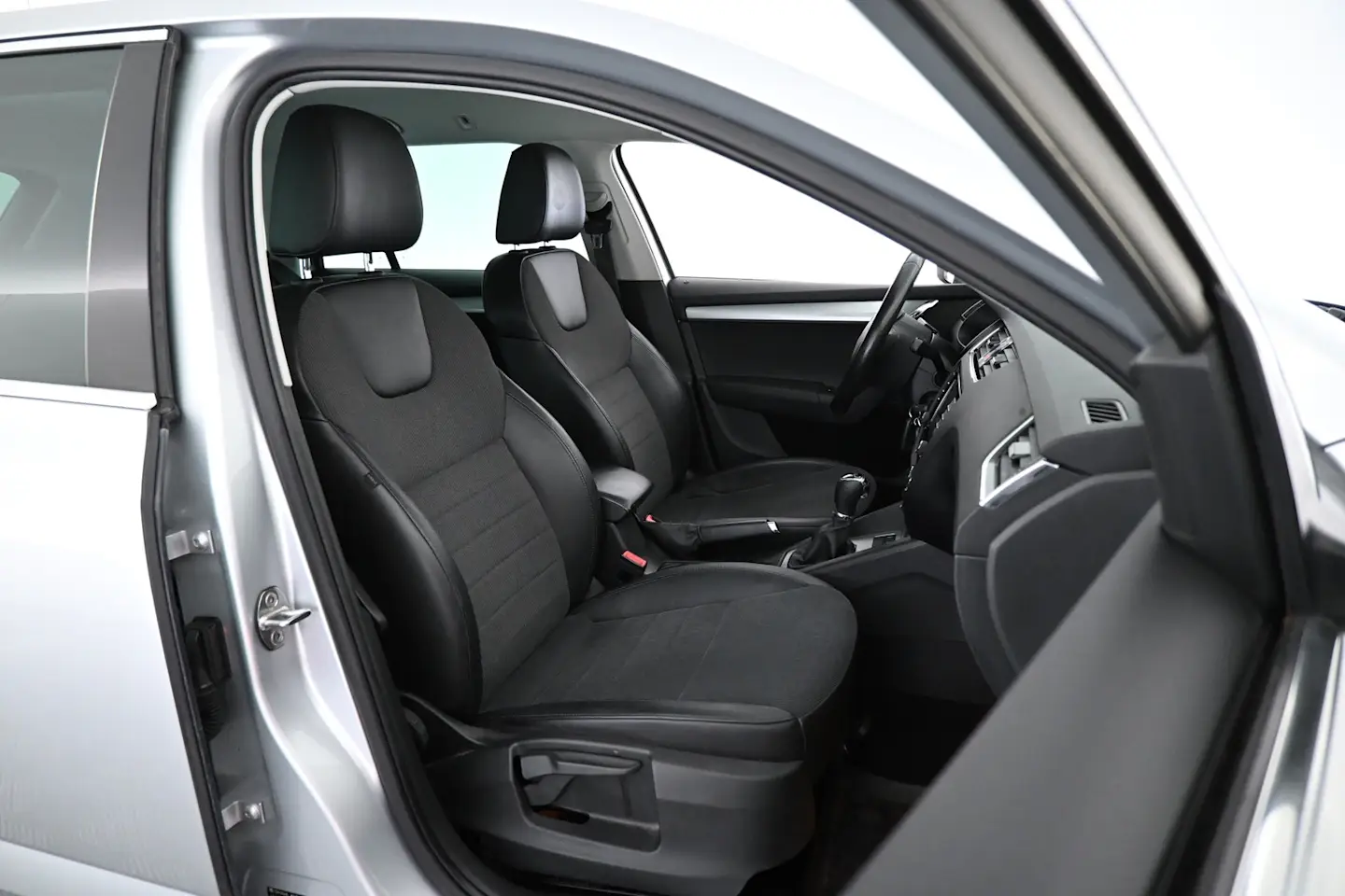 Car Image - 5zyawrS4bvTvW7N58z3ZXx